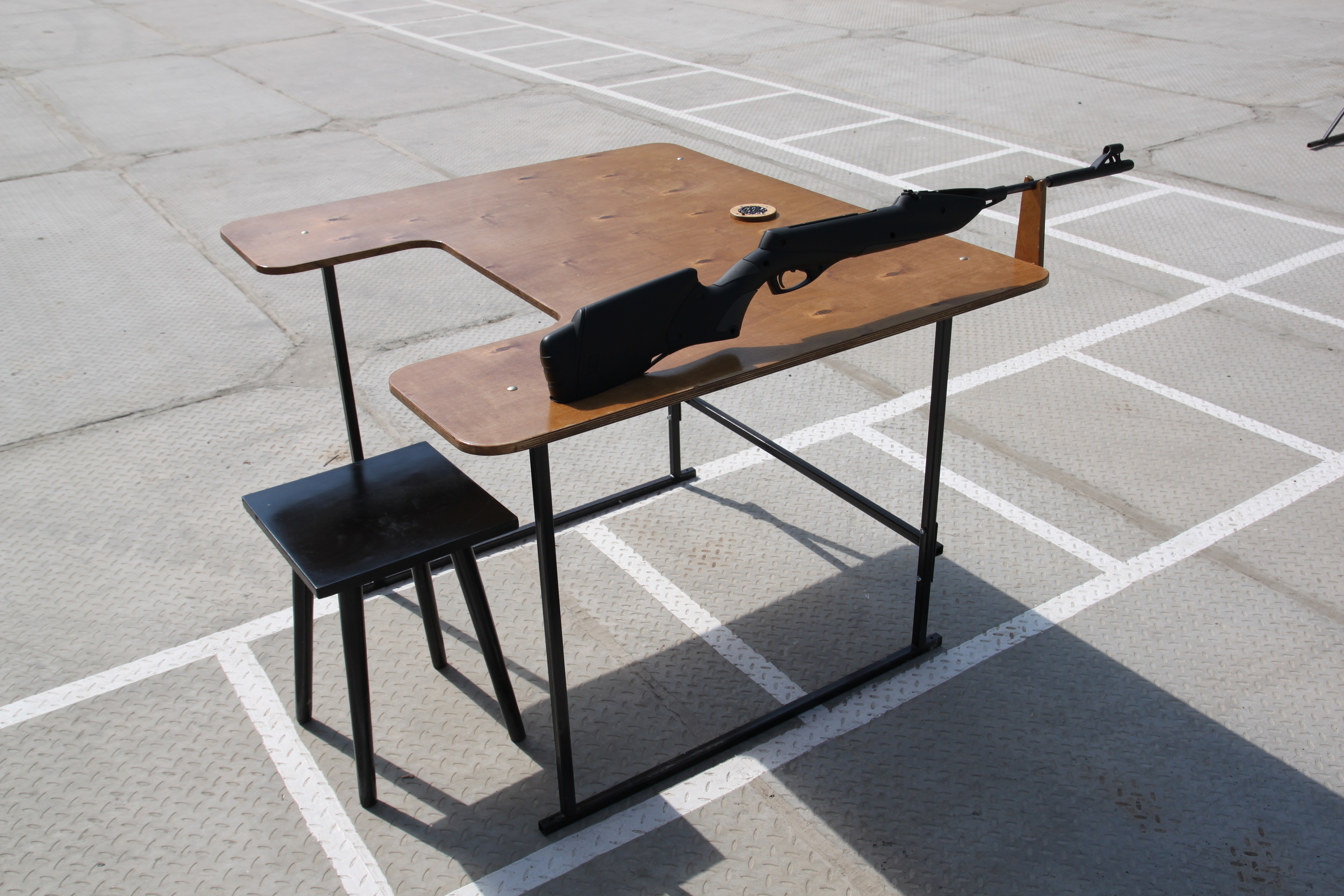 Тир столы. Стол для стрельбы ГТО. Складной стол для стрельбы. Столики для стрельбы из пневматики. Столик для тира.